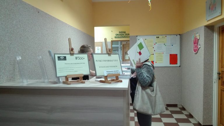 Tłumów do programu Rodzina 500+ na razie nie ma (WIDEO)