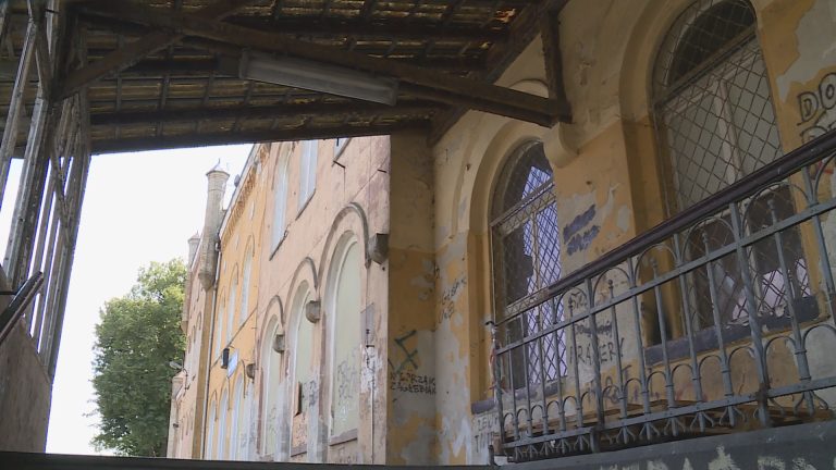 Miliony na dworzec kolejowy w Chojnowie (WIDEO)