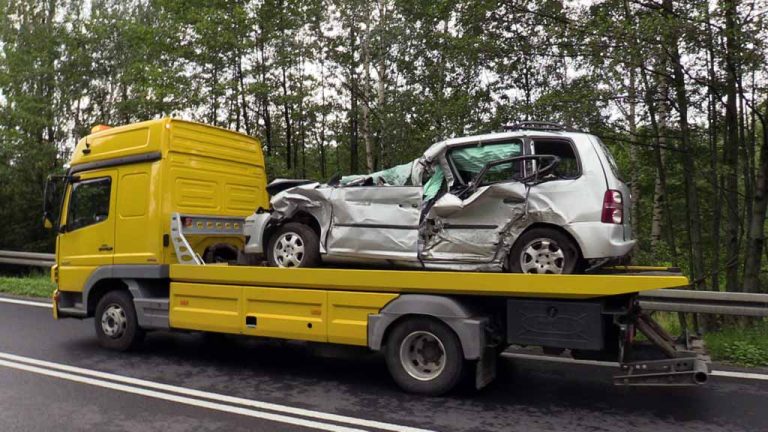 Touran zderzył się z ciężarówką (FOTO)