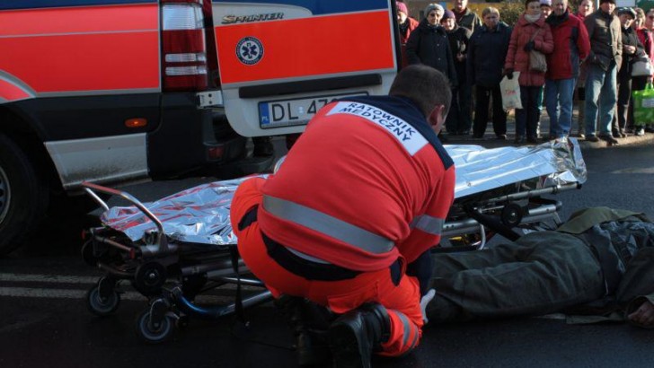 Pieszy potrącony przez samochód dostawczy