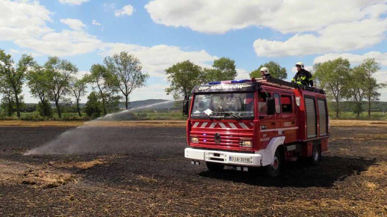 Kolejny pożar podczas żniw. Strażacy apelują o ostrożność (WIDEO)