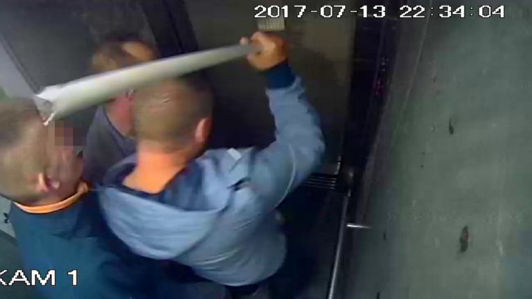 Wandale dewastują windy pod okiem kamer (FOTO)