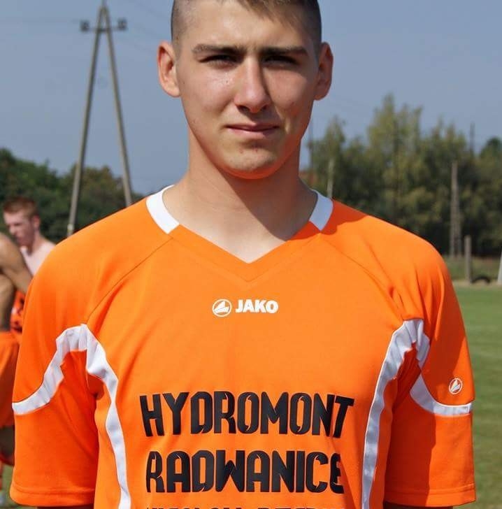 Kwiecień ucieka rywalom