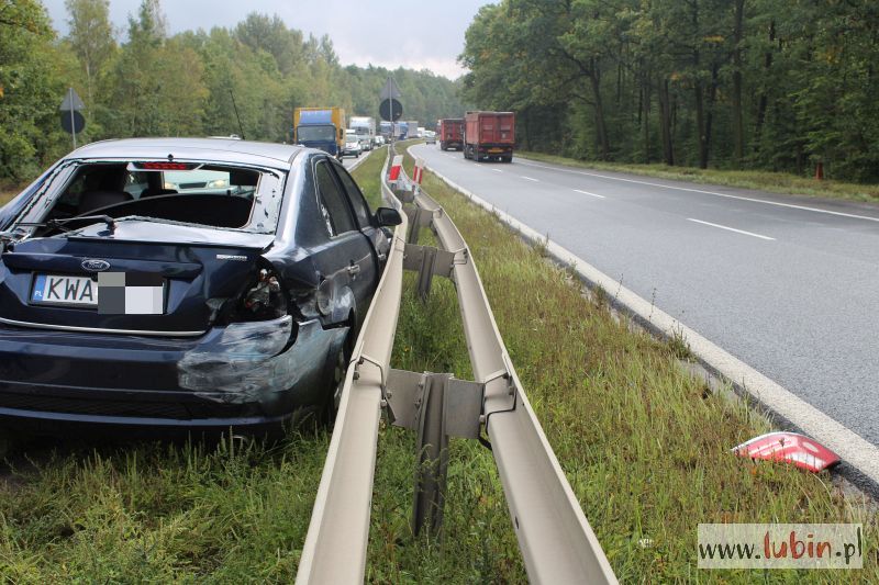 Kilka razy uderzyła w tira i barierkę (FOTO)