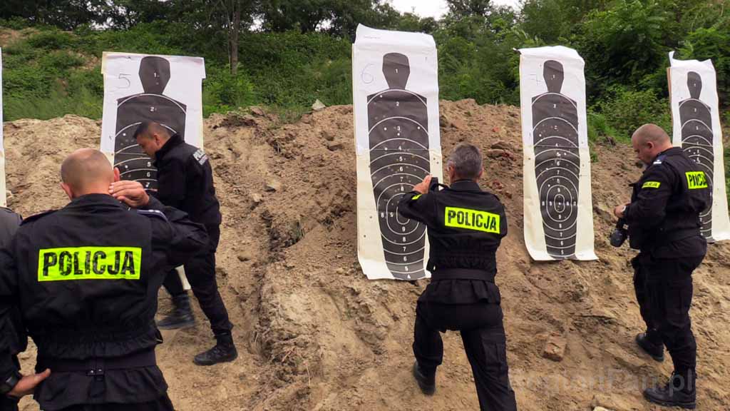 Policjanci sprawdzali swoją celność (WIDEO, FOTO)