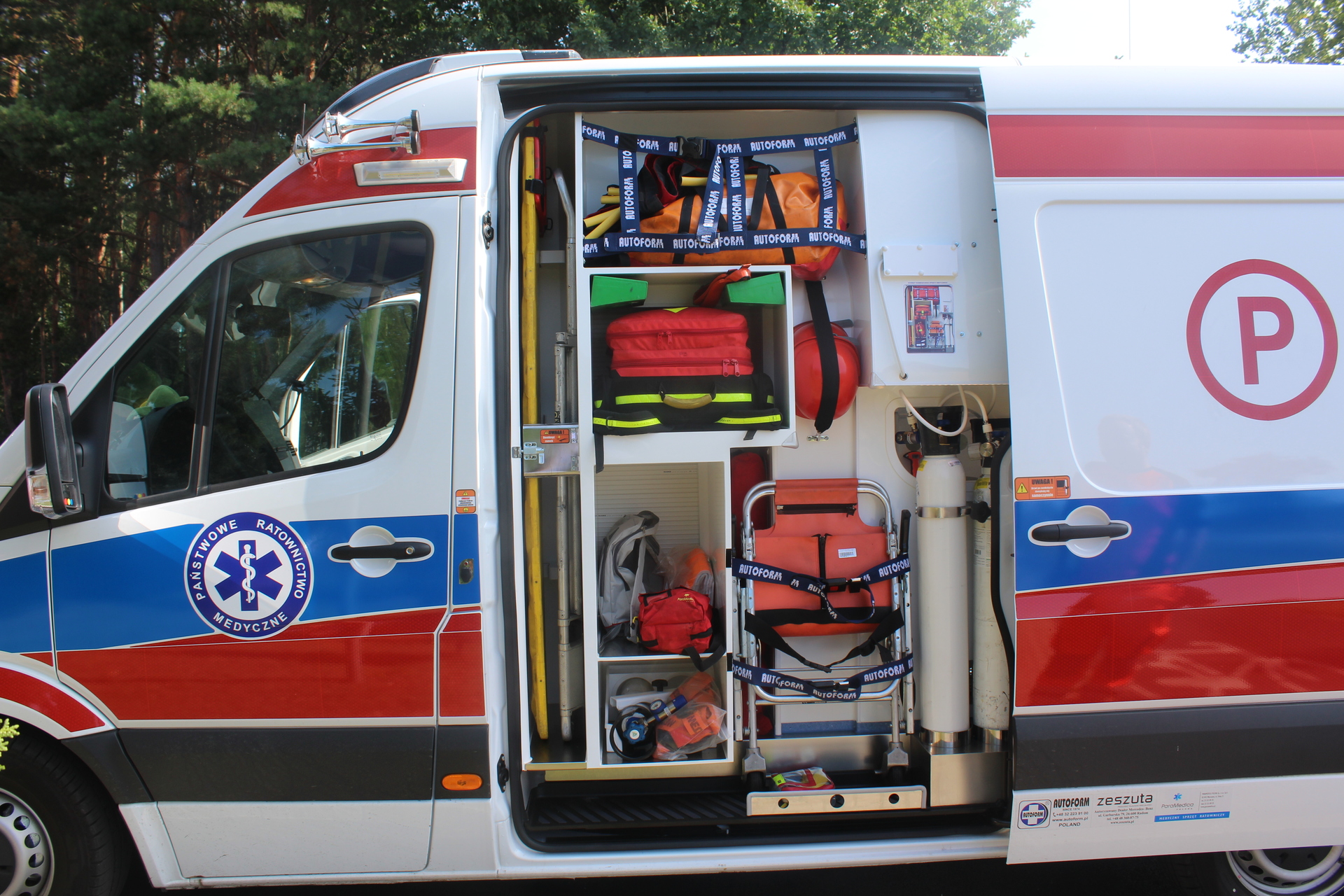 Dziecko wpadło do oczka wodnego. Jest w bardzo ciężkim stanie (WIDEO)