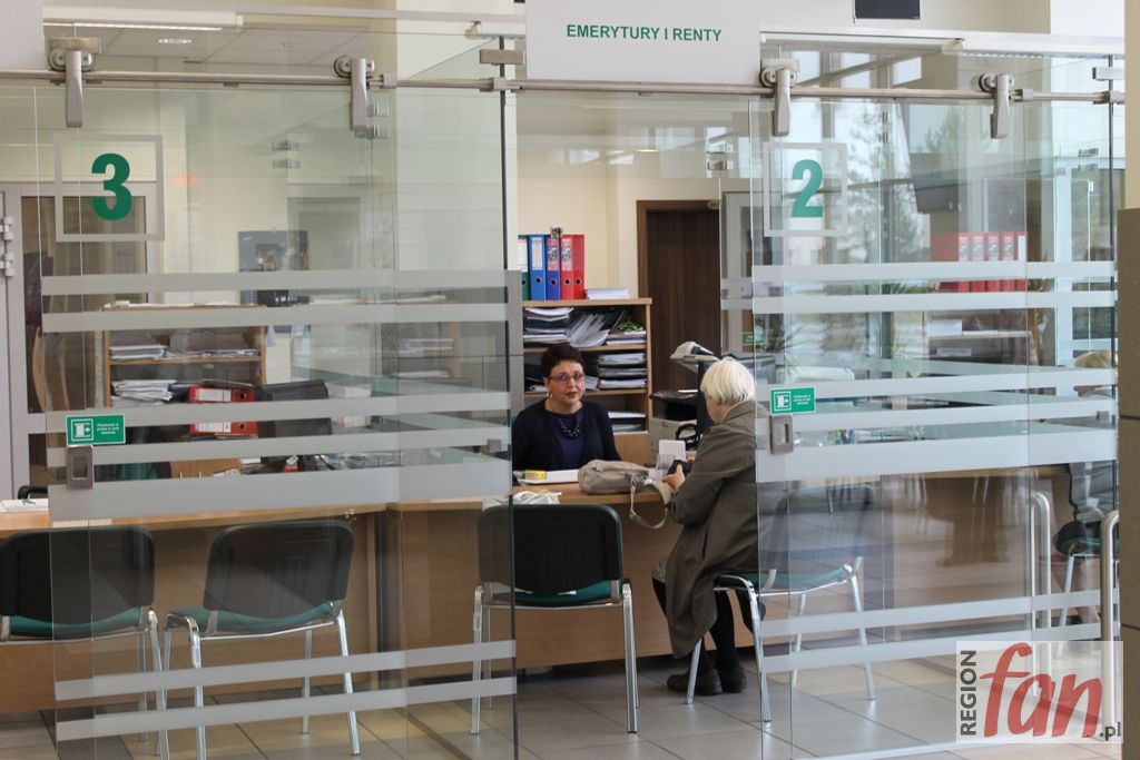 Emerytom kończy się dziś czas