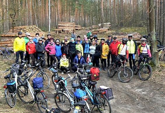 Z wnukami po Lasku Złotoryjskim