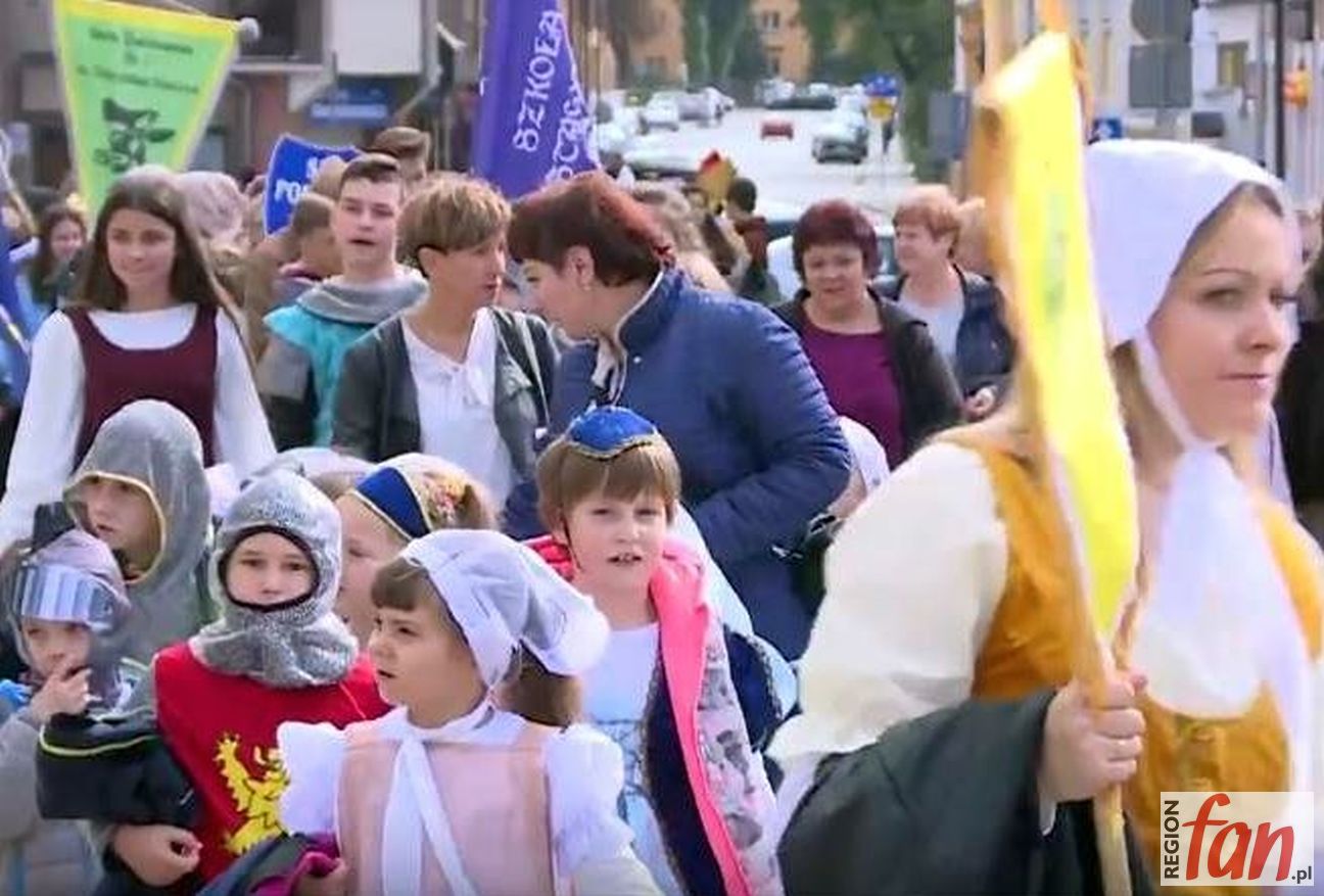 Historyczny korowód w Głogowie (WIDEO)