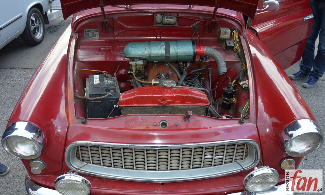 Warkot klasycznych aut w legnickim Rynku