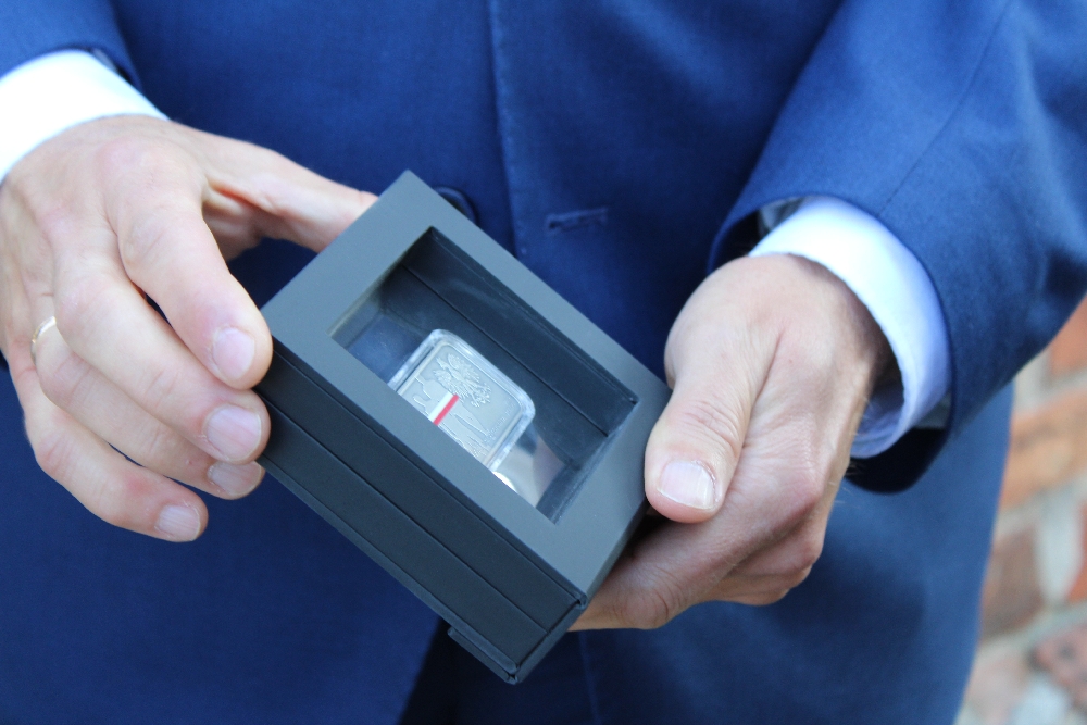 Monety trafiły do świadków historii (WIDEO)