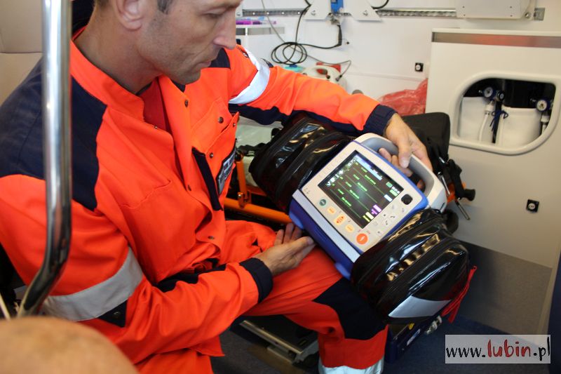 Nowy sprzęt i karetka dla pogotowia (WIDEO)