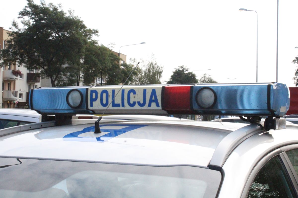 Potrącił kobietę i uciekł. Policja prosi o pomoc