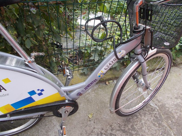 Znaleźli miejski rower na śmietniku