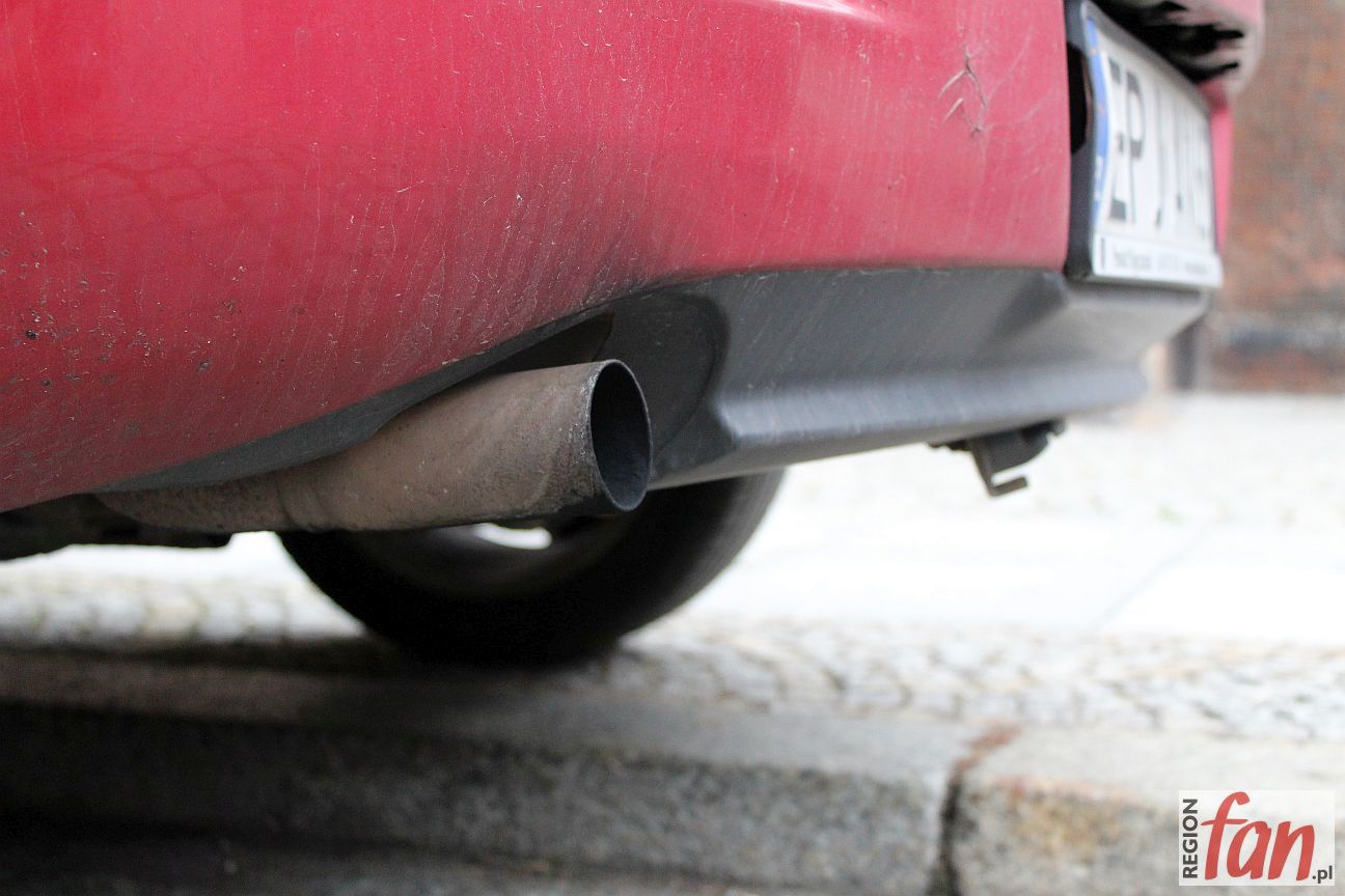 Legnica: Policjanci sprawdzają emisję spalin