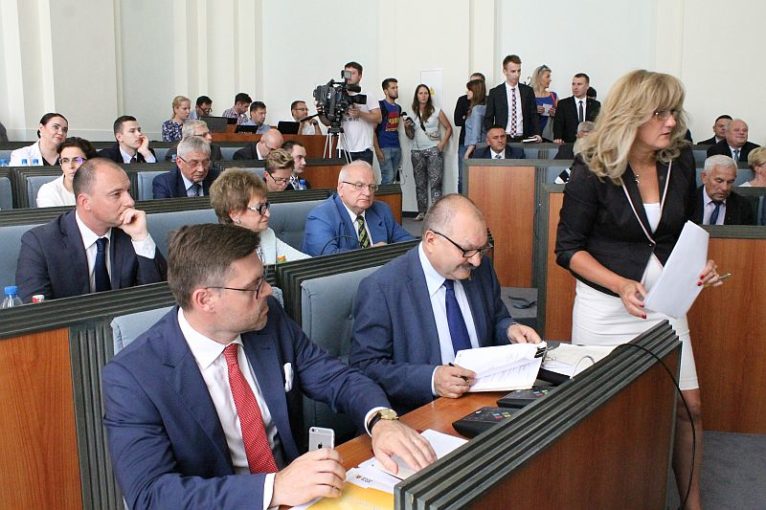 Wrzesień pod znakiem nowej koalicji bezpartyjnych?