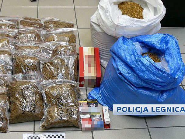 Małżeństwo ukrywało 22 kg tytoniu (WIDEO)