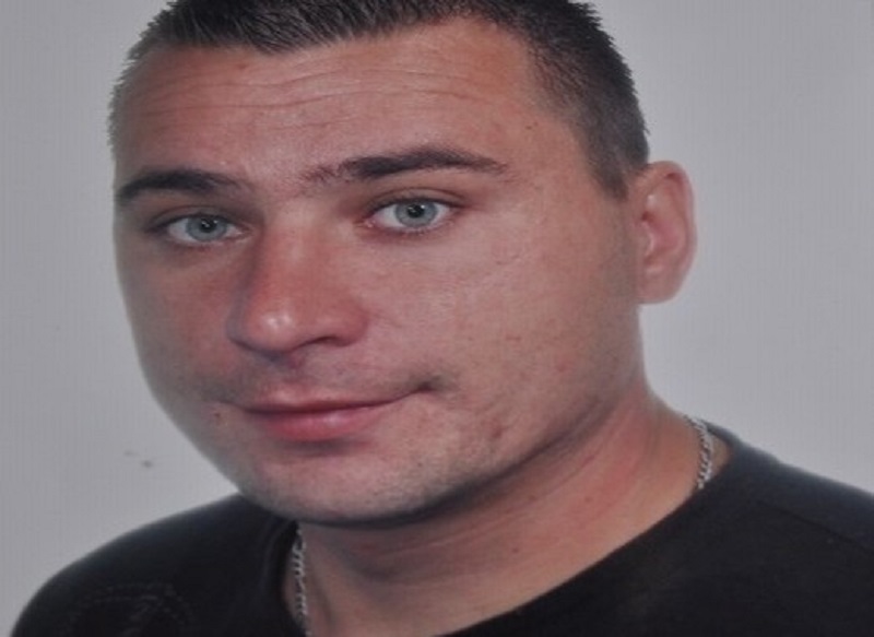 Widziałeś tego mężczyznę? Dzwoń na policję!