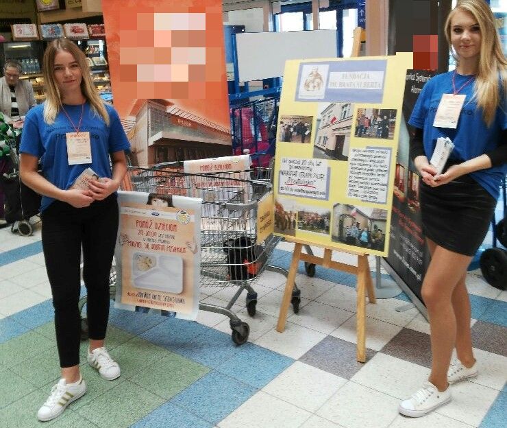 Zbierają jedzenie dla głodnych dzieci