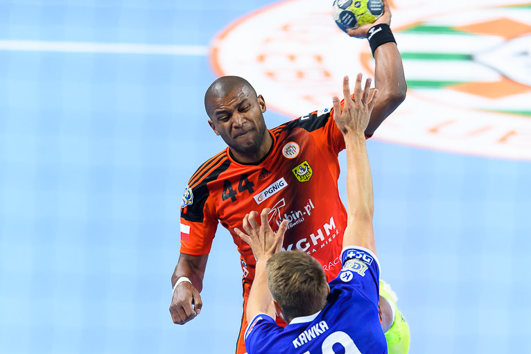 Stal bez szans w Lubinie (FOTO)