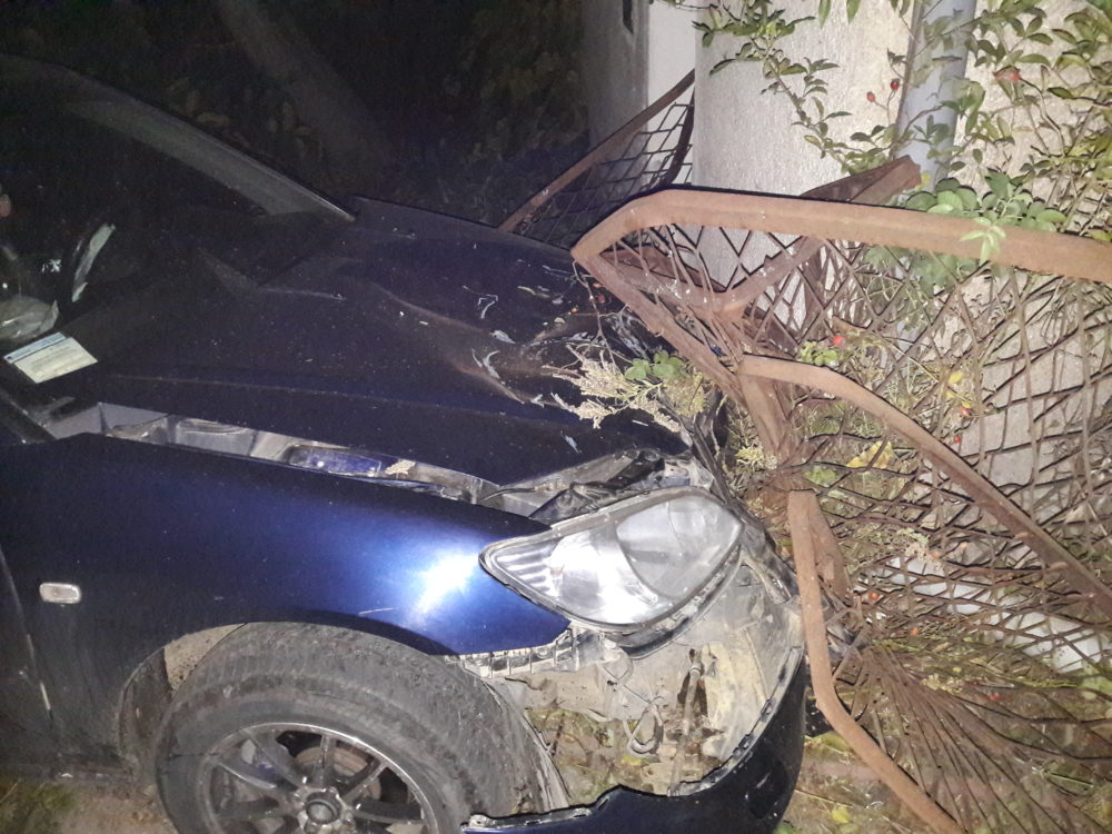 Po pijaku staranował ogrodzenie