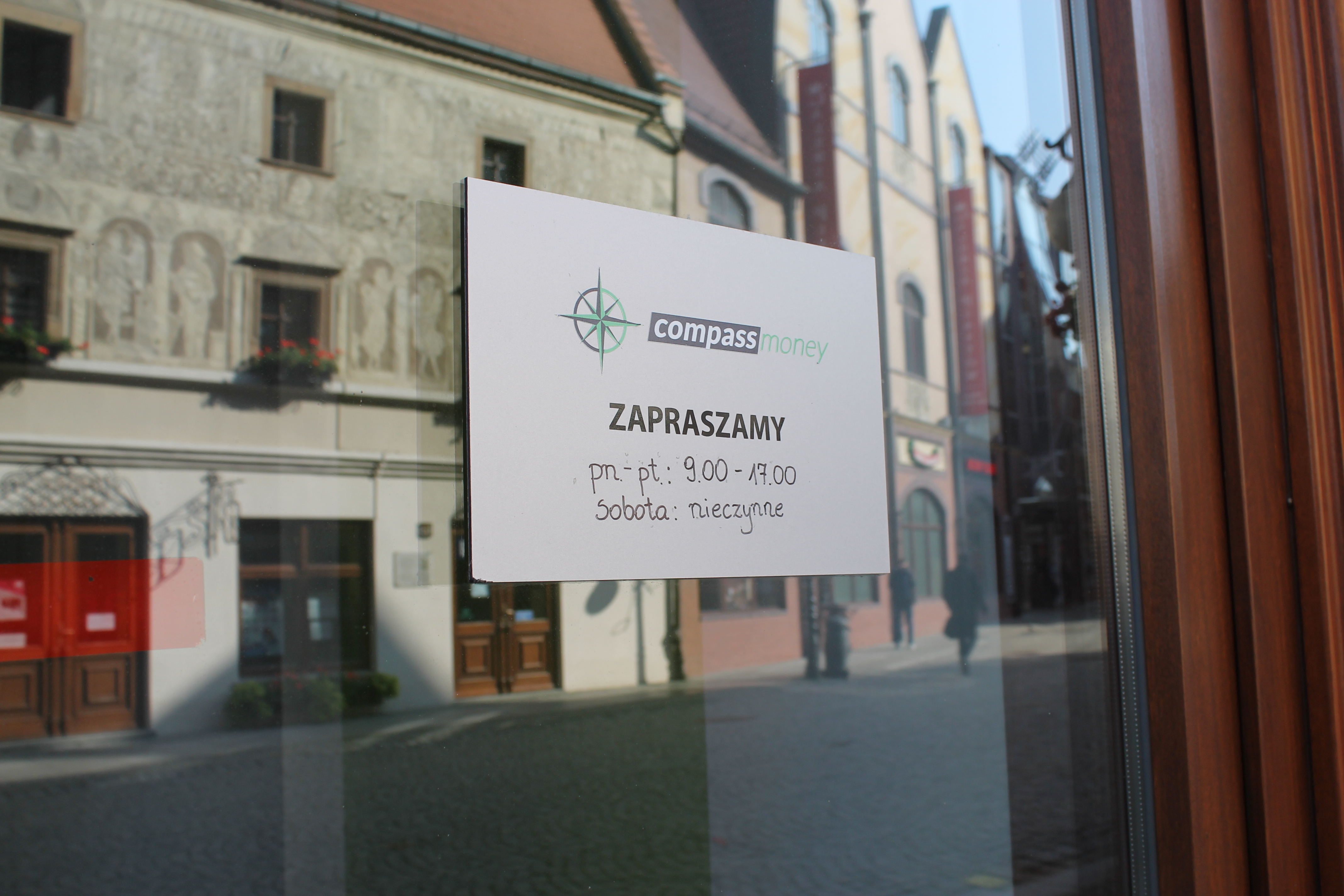 Pracownicy legnickiego parabanku na wolności