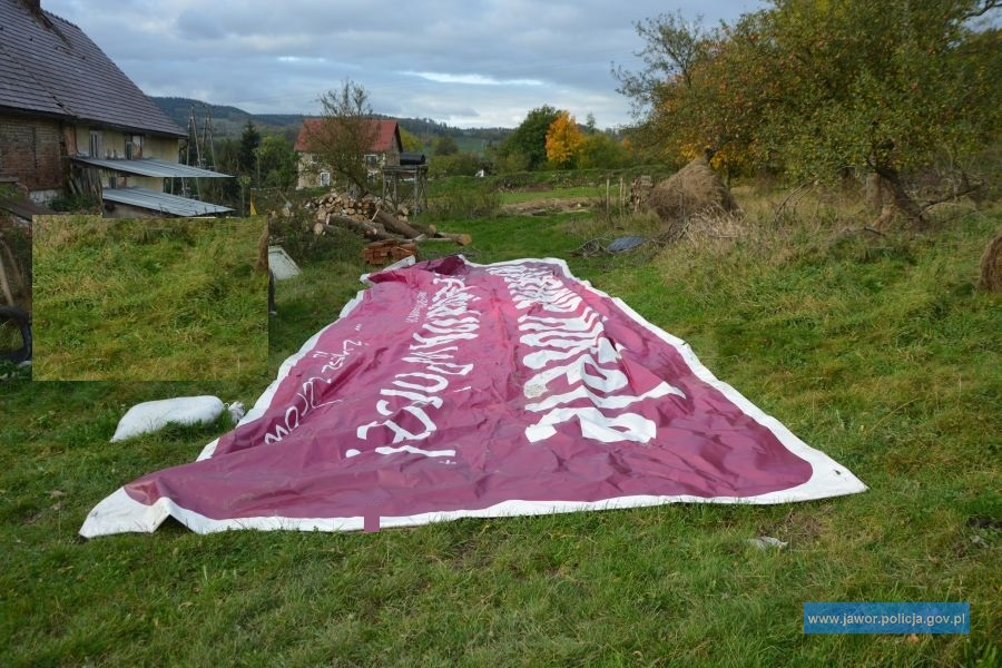 Ukradł billboard przy krajowej „trójce” (FOTO)
