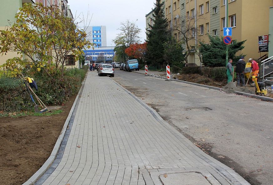 Legnica: Przybywa chodników na Piekarach