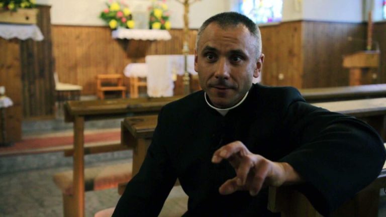 Biskup pogroził palcem księdzu kulturyście