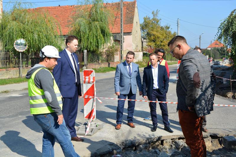 Powiat remontuje swoje drogi za unijne pieniądze (FOTO)