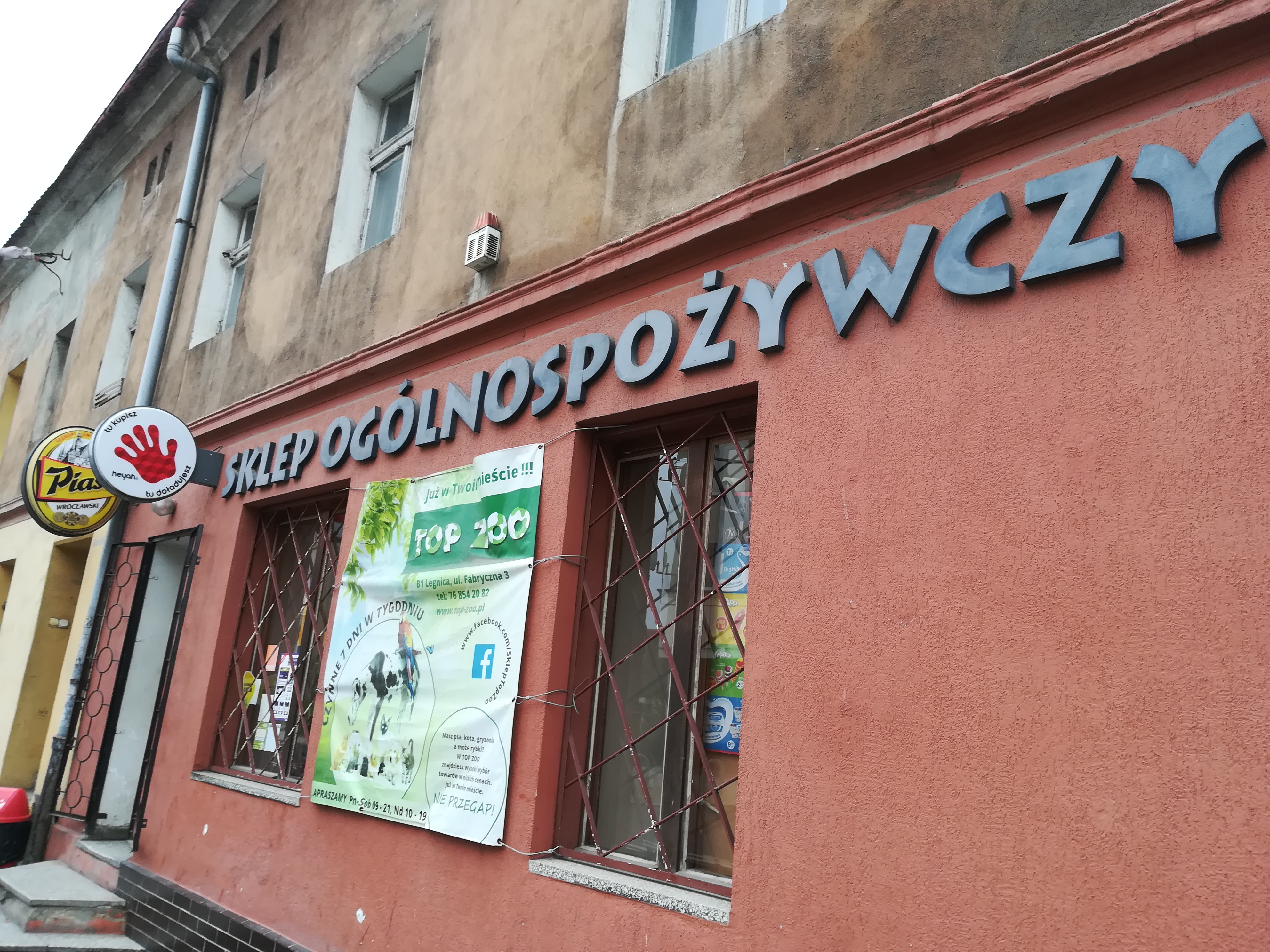 Sterroryzował ekspedientkę. Wpadł chwilę później (WIDEO)