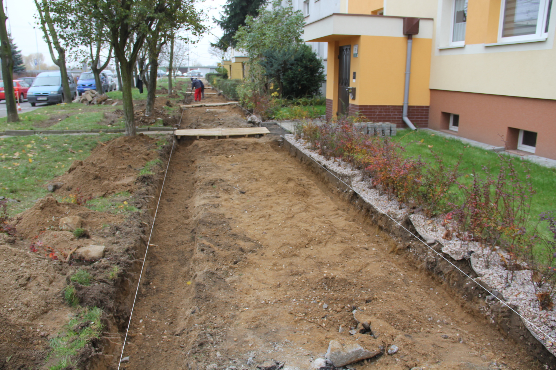 Przebudowa chodnika na Piekarach