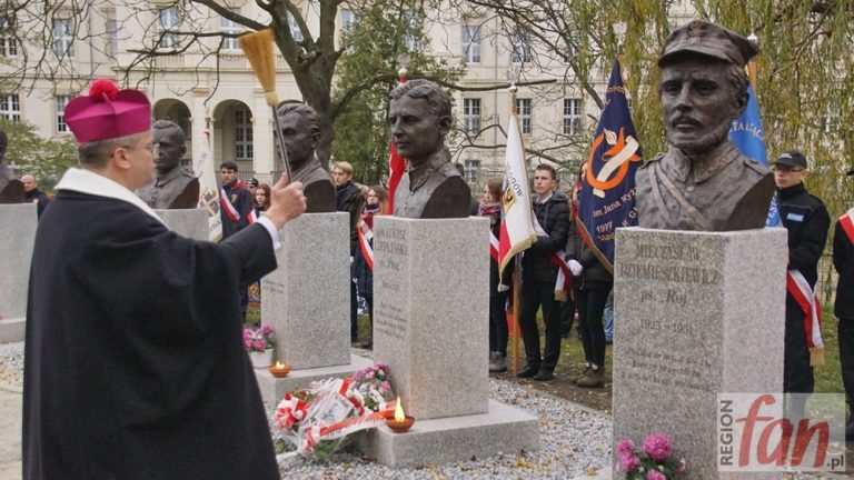 Kolejne popiersia odsłonięte (WIDEO, FOTO)