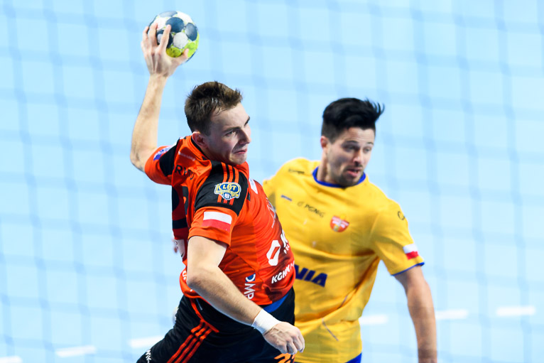 Pewna wygrana szczypiornistów (FOTO)