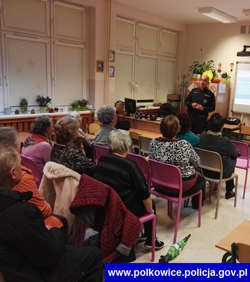Dzielnicowy spotkał się z seniorami