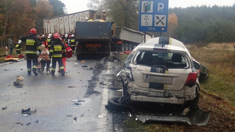 Kierowca ciężarówki w ciężkim stanie (FOTO)