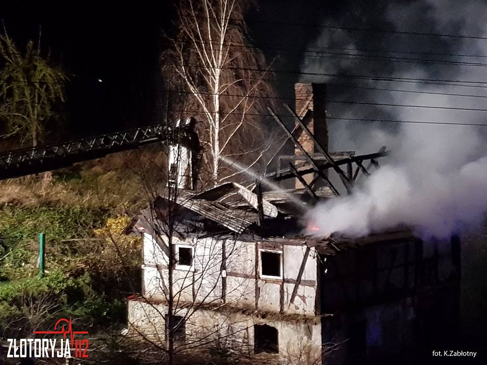 Spłonął dom w Rokitnicy. Zginęła starsza kobieta (FOTO)