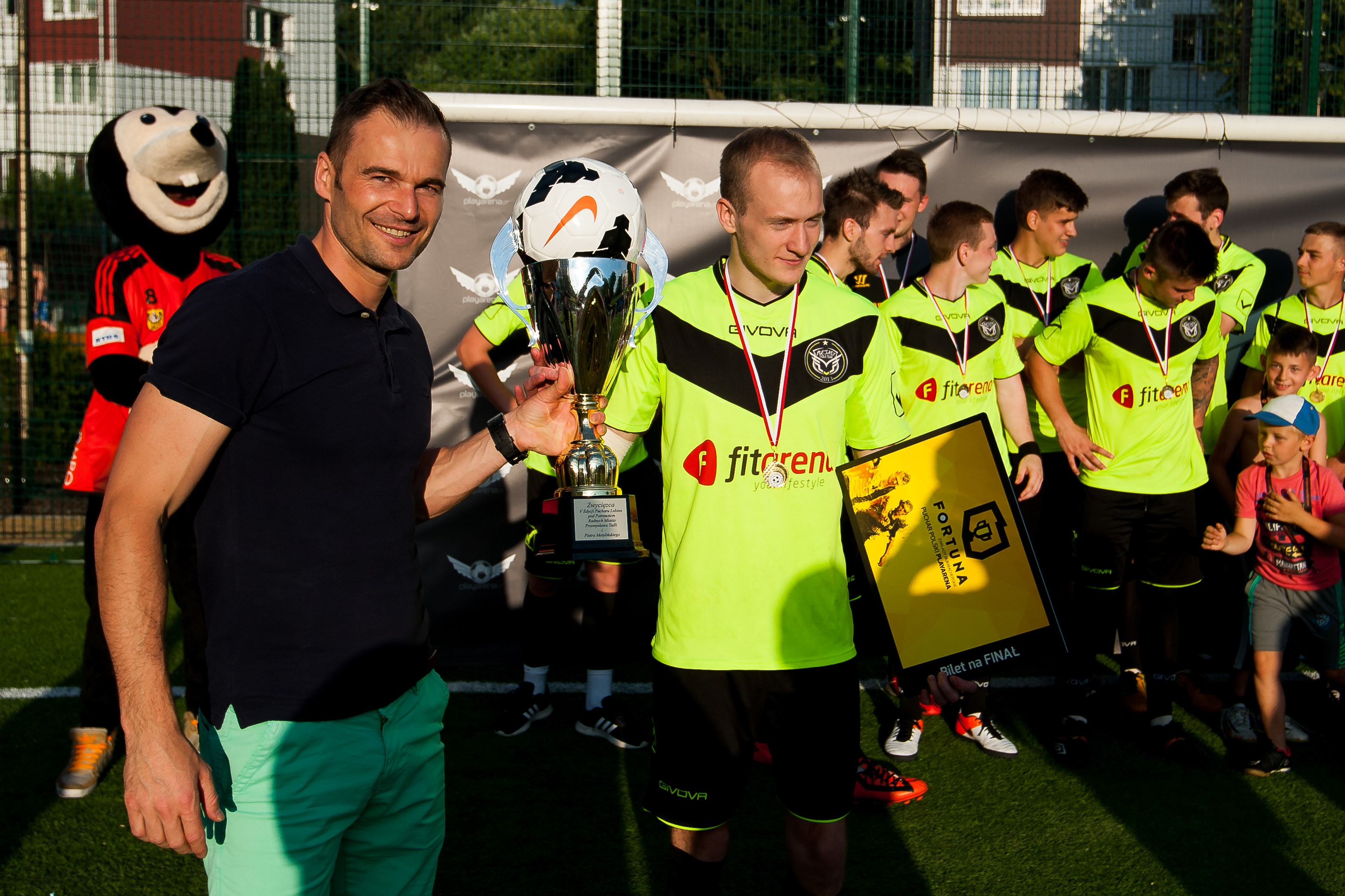 W ciemnościach grali o puchar