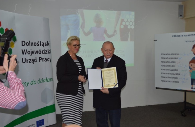 Dwa miliony wsparcia dla rodzin zastępczych i domów dziecka