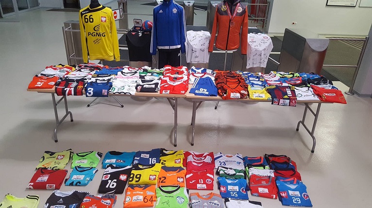 Rusza kolejna edycja akcji „Ręczna Pod Choinkę”! (WIDEO)