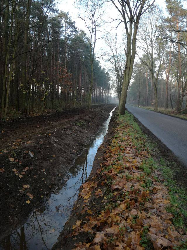 Woda już nie zalewa drogi