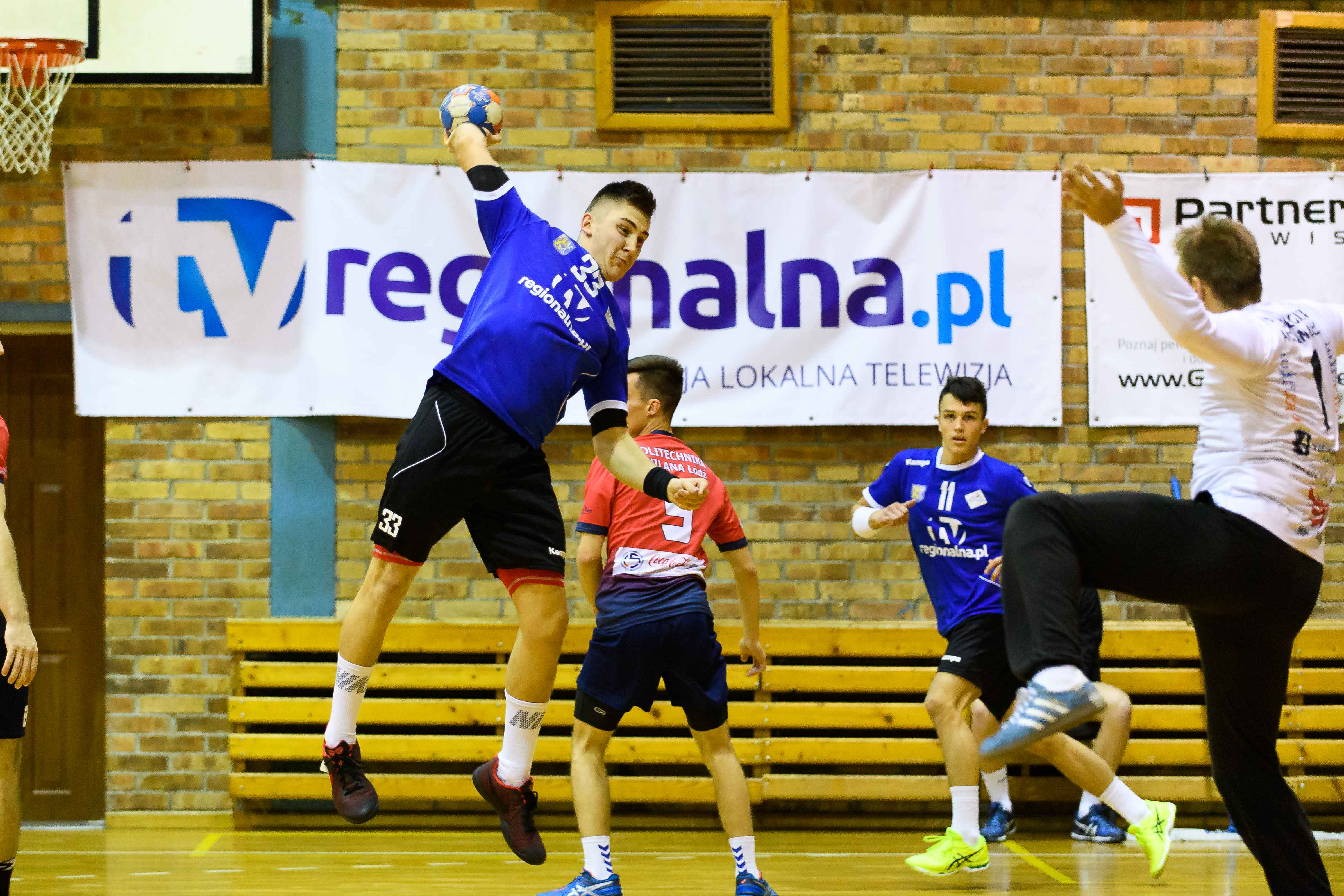 Emocje i karne w meczu Siódemki