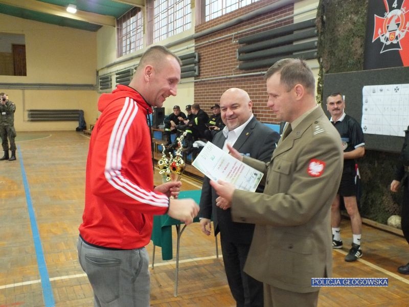 Wojskowi pokonali strażaków (FOTO)