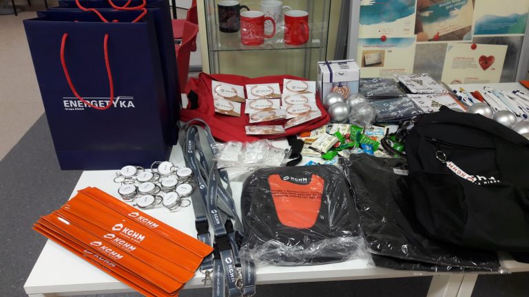 Oddasz krew, dostaniesz prezent