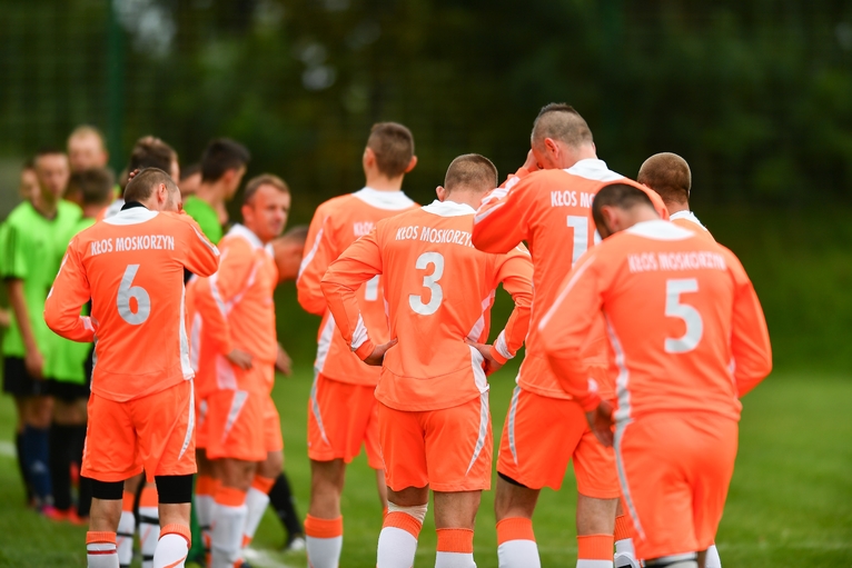 Trudna jesień Kłosa, Hołówka ratunkiem!