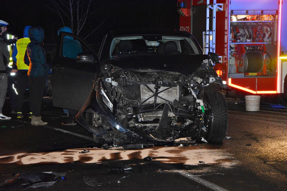 Wypadek w centrum miasta. Zderzyły się trzy auta (FOTO)