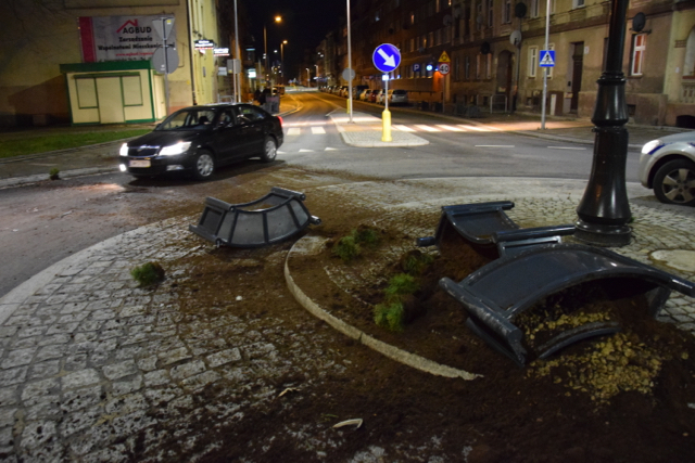 Doniczki stanęły na rondzie. Na krótko (FOTO)
