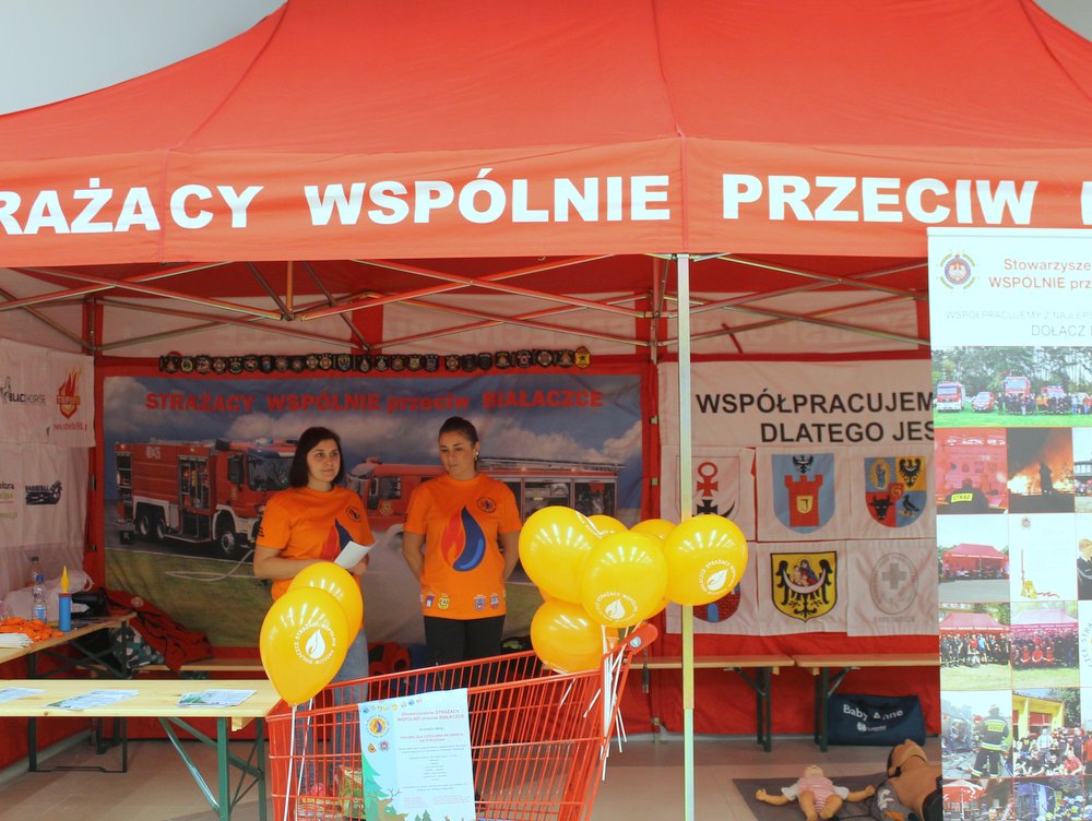 Strażacy w roli Mikołajów (WIDEO)