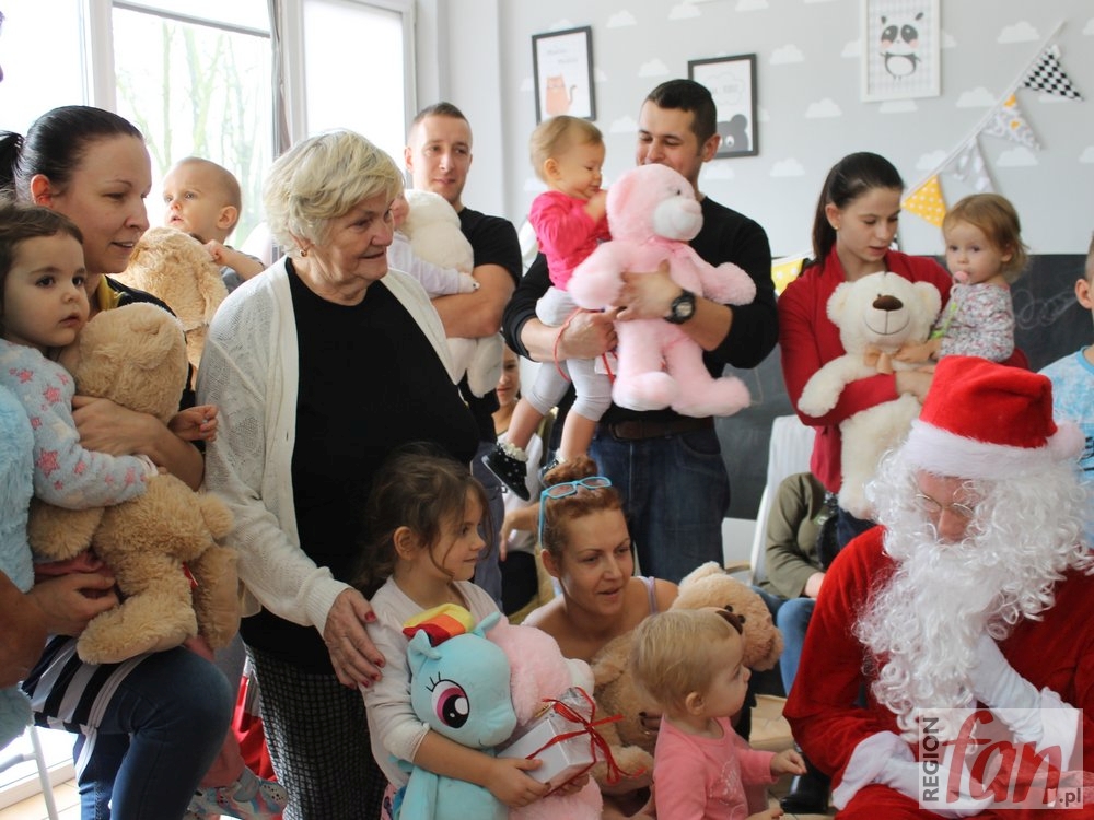 Mikołaj odwiedził dzieci w szpitalu (WIDEO, FOTO)