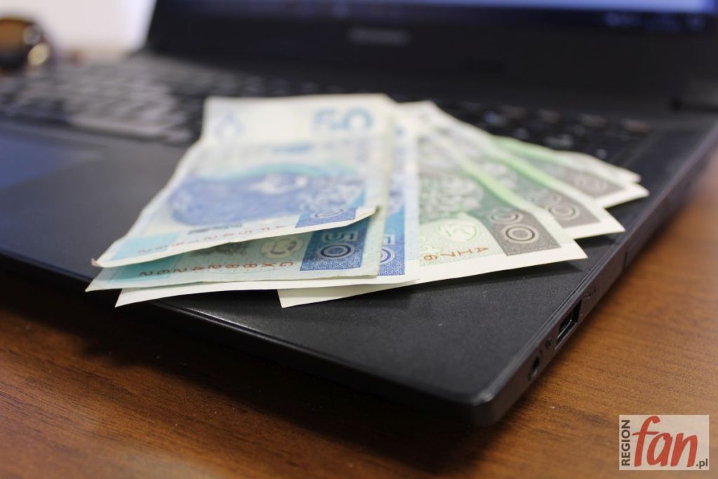 Internetowy oszust działał w całym kraju